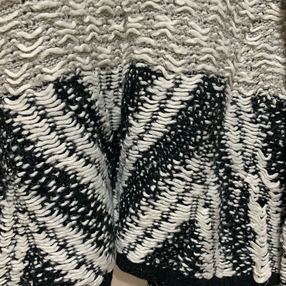 Sweater - Picture 8 of 8